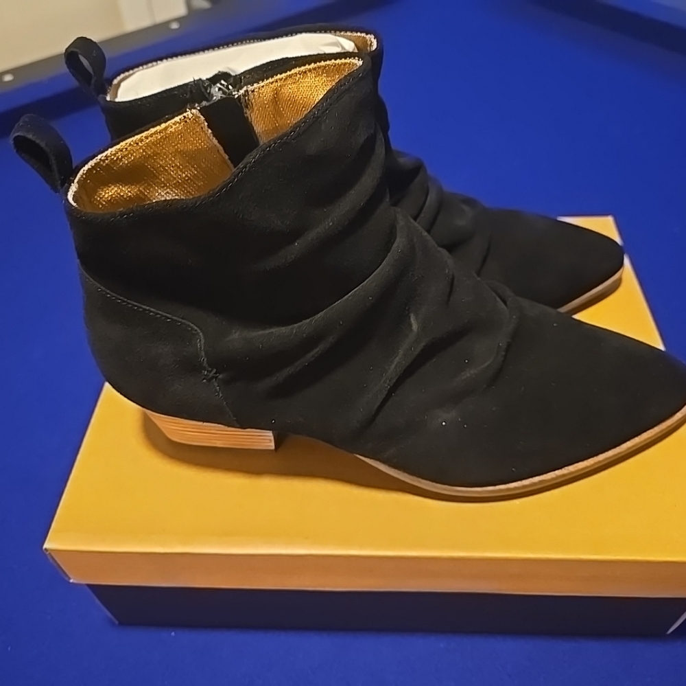 kelsi dagger brooklyn boots Ankle Cow Suede Women Size 12m NIB